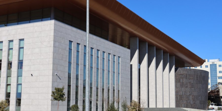 Thellohet konflikti për pagat e gjyqtarëve dhe prokurorëve, KLGJ dhe Ministria e Financave përplasen në distancë