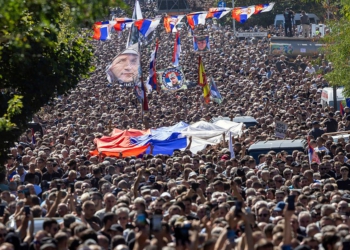 Vuçiç kërkon qeverinë, studentët kërkojnë ndryshimin, Serbia drejt zgjedhjeve