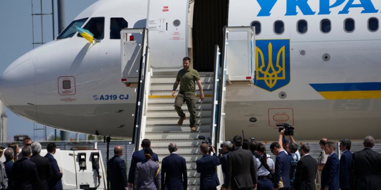 Rusia shënjestron avionin e Zelenskyt, presidenti ukrainas: U kam shpëtuar 2 sulmeve me dronë