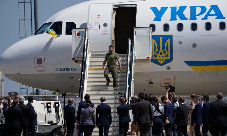 Rusia shënjestron avionin e Zelenskyt, presidenti ukrainas: U kam shpëtuar 2 sulmeve me dronë
