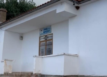 Drama e shpopullimit / Shkolla që ka vetëm 1 nxënës në Neviçishtë të Korçës, mbyllet