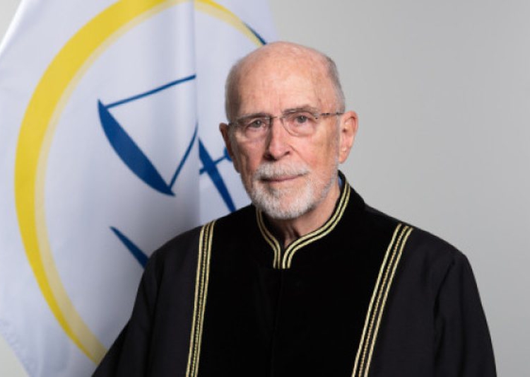 Kush është Charles Smith, amerikani që dënoi me 81 vjet burgim ish krerët e UÇK-së