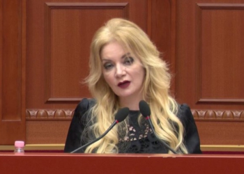 “U përndoqa dhe u fyeva”/ Deputetja Luarasi flet për videon e sulmit verbal: 730 komente që flisnin për varje dhe pushkatim
