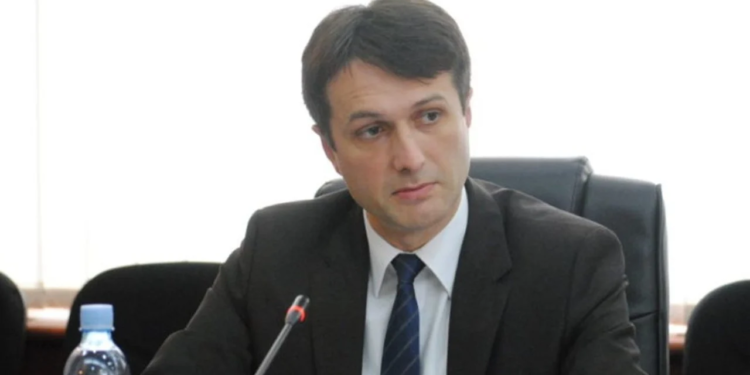 “Trajtimi i Mlladiçit në Serbi: Ironi e madhe, po, çudi jo!”