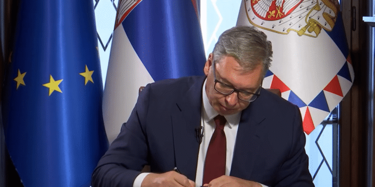 Vuçiç njofton dorëheqjen më 27 shtator, hyn në fushatë për zgjedhjet e parakohshme të 25 tetorit