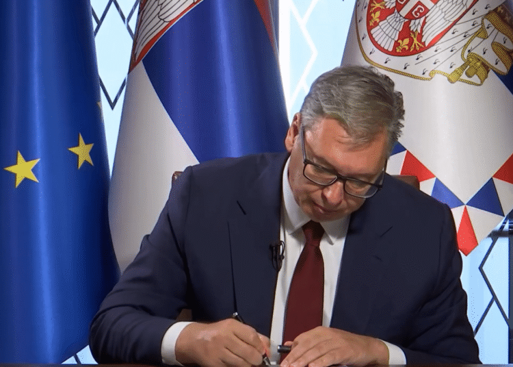 Vuçiç njofton dorëheqjen më 27 shtator, hyn në fushatë për zgjedhjet e parakohshme të 25 tetorit