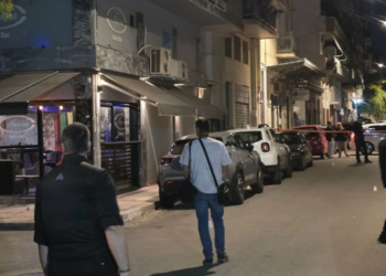 Të shtëna me armë ndaj një lokali në Athinë, plagoset një 10-vjeçare shqiptare