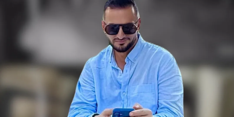 SKANDAL në botën e showbizit! Elton Tozaj publikon pamje intime të kompozitorit Adrian Hila me kolegë në zyrën e tij: “Festa të çmendura me s*ks dhe dr*gë”
