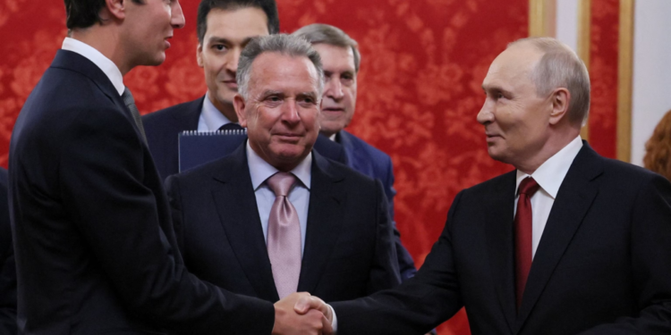 “Vrima në petull”, si po e tall Moska misionin e dy të dërguarve të Trumpit