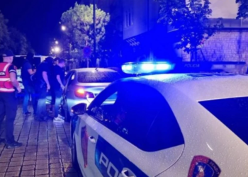 Të shtëna me armë zjarri në Laprakë, mbeten të plagosur dy persona. Detajet e para