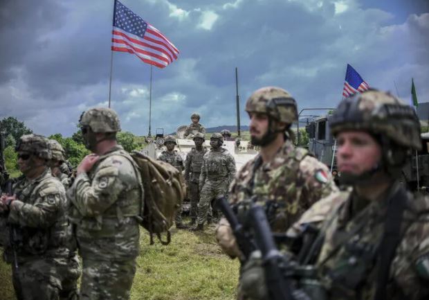 Raporti: Pentagoni po shqyrton mundësinë e tërheqjes së të paktën 25,000 trupave amerikane nga Evropa