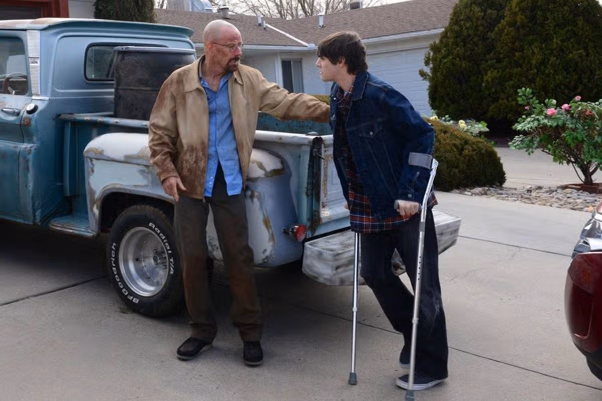 Bryan Cranston pays tribute to Breaking Bad co-star RJ Mitte as cause of  death confirmed - Manchester Evening News