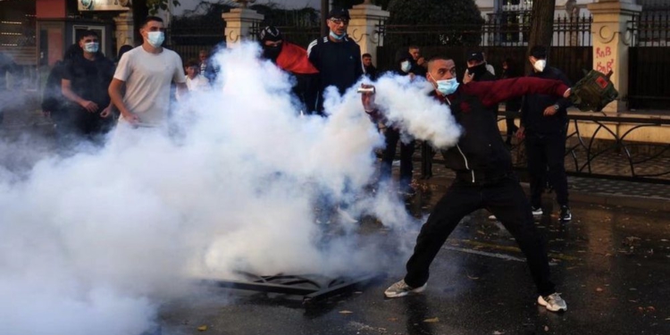 Jepen masat për 31 protestues, “detyrim paraqitje” për të rriturit dhe “mbikëqyrje prindërore” për 9 të mitur