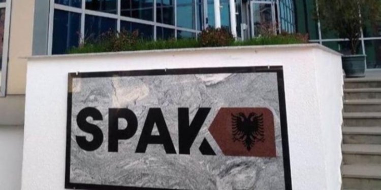 Detajet/ SPAK goditi grupin kriminal të trafikimit të emigrantëve, ekzekutohen 7 masa sigurimi! Mes të arrestuarve dhe 2 punonjës policie