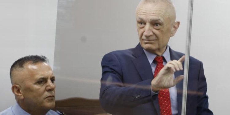 “Demonstrim i shkëlqyer”- Ilir Meta përgëzon nga burgu pedagogët: Pa rini nuk ka Shqipëri!
