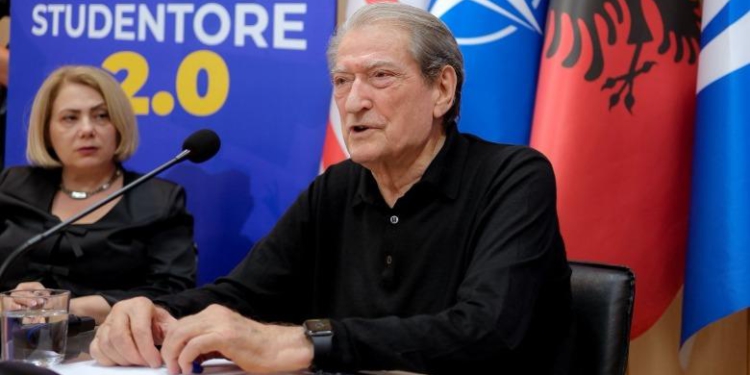 Analisti nxjerr prapaskenat: Berisha nxit dhunën në protestë! Fakti që përfshihet Rusia me krahun e djathtë të Putin tregon shumë…
