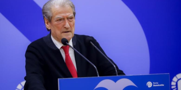 Berisha i kërkon dorëheqjen Ramës pas protestës së dhunshme: Po e çon vendin në konflikt civil