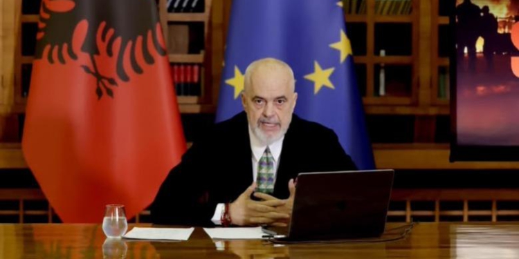 “Buxheti historik, kalon 10 mld euro”- Rama i përgjigjet Berishës: Ngroh sallatën tënde të urrejtjes dhe injorancës me dokumente gjysmë të pjekura, nesër…!