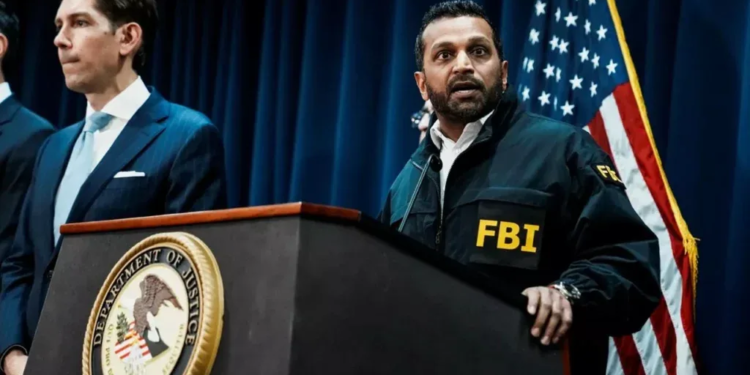 Kreu i FBI-së drejt Moskës, demokratët ‘në alarm’: Anulojeni udhëtimin!