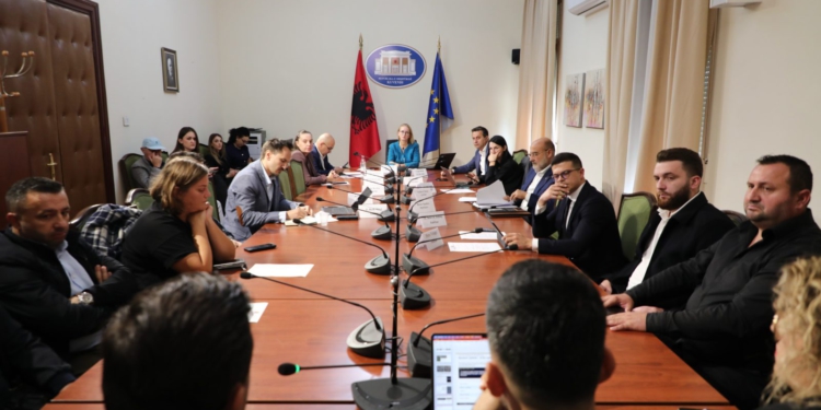 Projekti i Bypass-it Vaqarr–Farkë, komisioni parlamentar zhvillon seancë dëgjimore me banorët e prekur