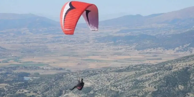 Përplasen dy parashuta në Spanjë, humbin jetën dy persona