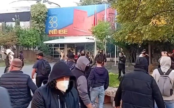 “Rrezikohet integrimi i Shqipërisë në BE”/ Analisti: Pas dhunës në Tiranë fshihet një skenar ndërkombëtar