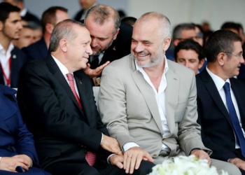 A po e kërkon edhe Erdogani fundin e Edi Ramës? Dhe ku u prishën arkadashat?