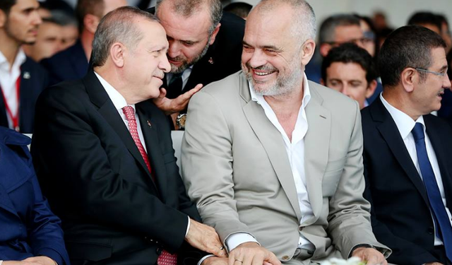 A po e kërkon edhe Erdogani fundin e Edi Ramës? Dhe ku u prishën arkadashat?