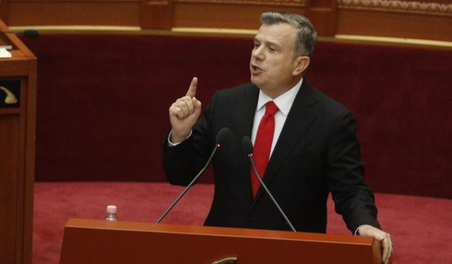 “Të ndalohet dhuna ndaj efektivëve”- Balla viziton punonjësin e plagosur: Policët kanë derdhur gjak për misionin e tyre!