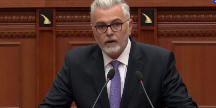 82 të rinj nisin praktikën në institucionet e Drejtësisë, Gogu: T’u japim arsye për të besuar se e ardhmja ndërtohet në Shqipëri