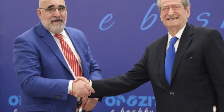 Mother Jones: Zyrtarët e Trump e pritën në Dallas Sali Berishën e shpallur “non grata”, nën ndikimin e LaCivitës