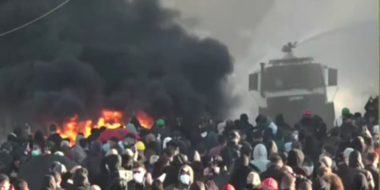 Përplasjet në bulevard, 17 efektivë policie dhe 4 protestues të plagosur
