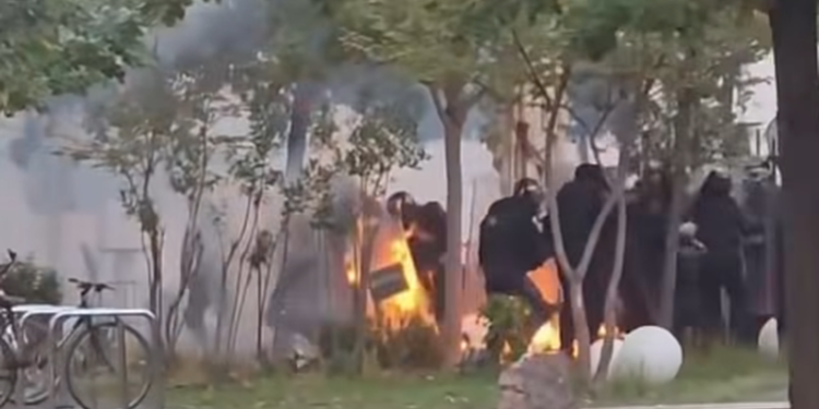 Koçiu shpërthen pas sulmit me molotov ndaj policisë: Koha kur hidhnin gurin dhe fshihnin dorën ka mbaruar