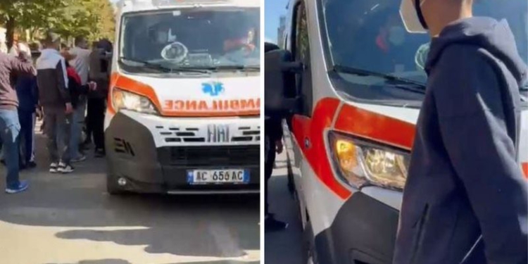 VIDEO/ Protestuesit nuk i besojnë as ambulancës që mbërriti për të marrë gazetaren e plagosur, i hapin dyert dhe kontrollojnë për gaz lotsjellës
