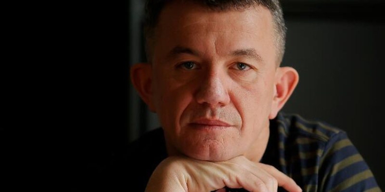 “Mediat e regjimit” në Tiranë menduan që fitoi “revolucioni”, prandaj nuk e panë dhunën e maskave