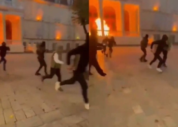 Përfshihet nga flakët Bashkia e Shkodrës/ Persona të maskuar sulmojnë me molotov godinën