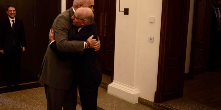 Vizita në Luksemburg, Rama ndan fotot me homologun Frieden: Nga marsi, fluturim direkt me Shqipërinë