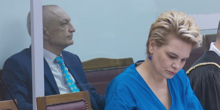 GJKKO vendos që gjyqi ndaj Metës dhe Kryemadhit të vijojë pa avokatë, gjoba për katër mbrojtësit