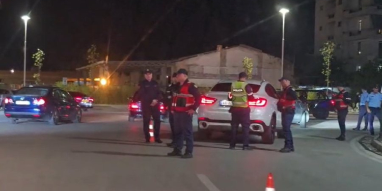 Kontrolle “blic” në Vlorë, policia në terren për persona në kërkim dhe armëmbajtje pa leje