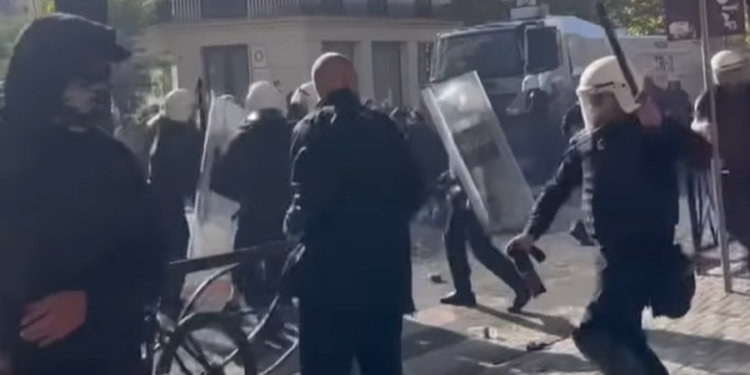 Balla i përgjigjet Berishës për videon e protestës: Protestuesi goditi policinë me pllakë betoni