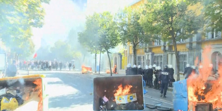 U ndaluan në protestat e dhunshme, 63 persona dalin nesër para gjykatës për masën e sigurisë