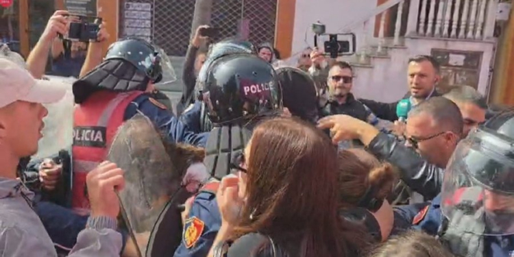 U godit me gur në kokë, komandanti i forcave të rendit në Shkodër në gjendje të rëndë