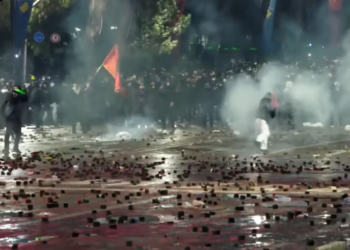 Anëtari i Këshillit Bashkiak të Tiranës ngre alarmin: Një dorë e zezë po përdor protestën