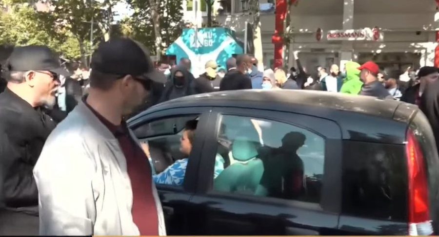Protestuesit largohen nga Ministria e Arsimit, zhvendosen te zona e "9
