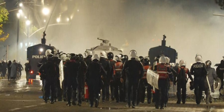 Analisti zbulon çfarë fshihet pas sulmeve në protestë, kërkon hetim për financuesit dhe ngre dyshime për ndërhyrje të forcave ekstremiste