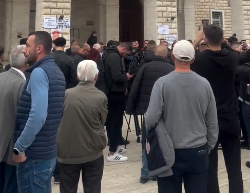 Protestat në Tiranë: Gjykata liron 22 të arrestuar dhe cakton masën “detyrim paraqitjeje”