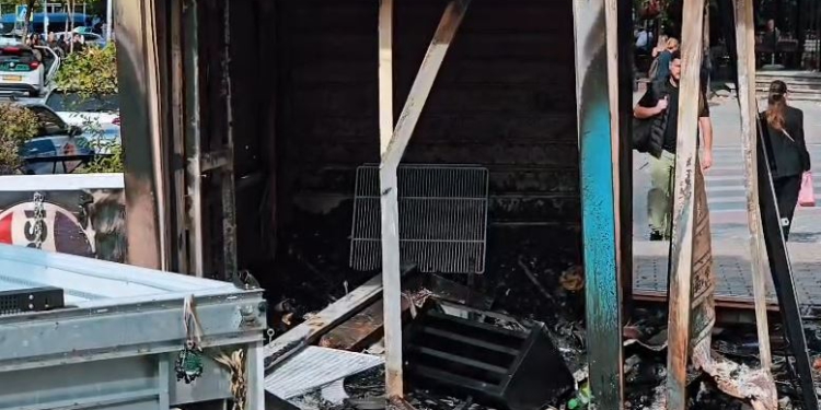 VIDEO / Bizneset ulin qepenët, protestuesit plaçkitin dhe shkatërrojnë gjithçka