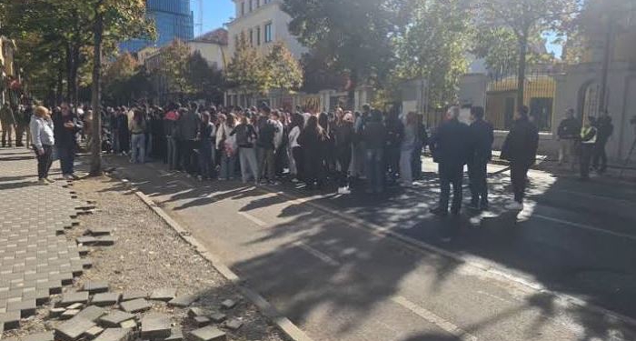 Studentët protestojnë sërish në Tiranë, tkurret pjesëmarrja në tubim