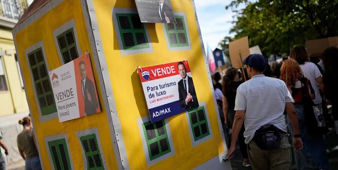 Portugalia në protestë për koston e jetesës dhe krizën e strehimit, teksa demonstratat përfshijnë Evropën