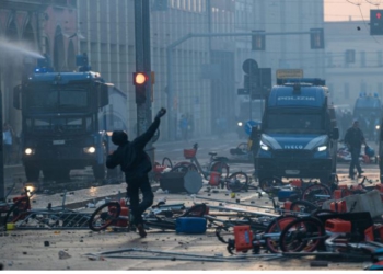 Edhe Italia përfshihet nga protestat, kaos dhe përleshje mes qytetarëve dhe policisë